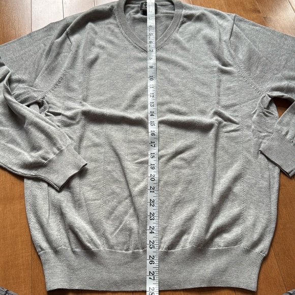 NWOT Jos A Bank Gray Sweater in Medium - Picture 3 of 5